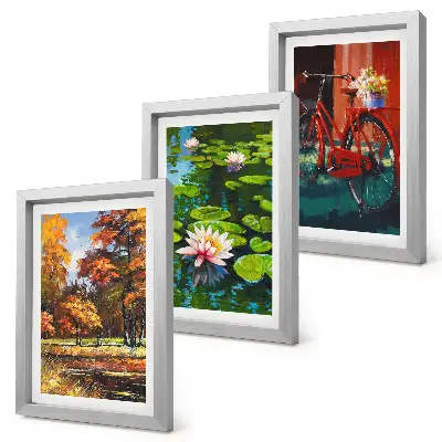 Bilderwand mit Herbstfarben, Seerosenteich und Fahrrad auf der Terrasse