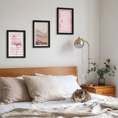 Bilderset mit Rahmen rosa Flamingos mit pastellfarbener Berglandschaft und kühler Schrift