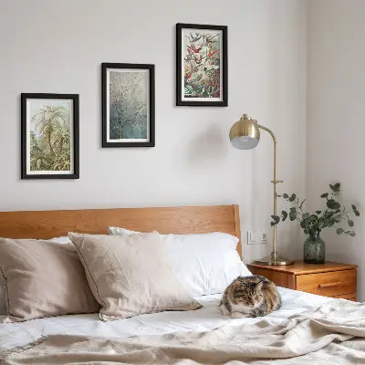 Bilderwand mit tropischen Pflanzen und farbenprächtigen Vögeln in der Natur