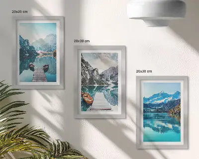 Bilderset Bergseen mit Booten und Spiegelungen mit Rahmen