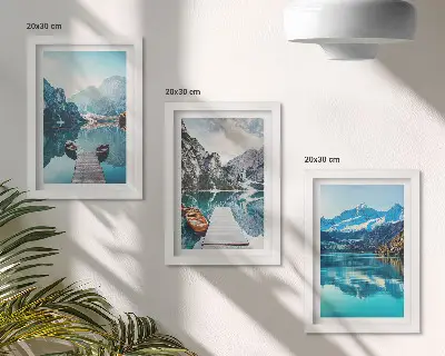 Bilderset Bergseen mit Booten und Spiegelungen mit Rahmen