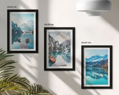 Bilderset Bergseen mit Booten und Spiegelungen mit Rahmen