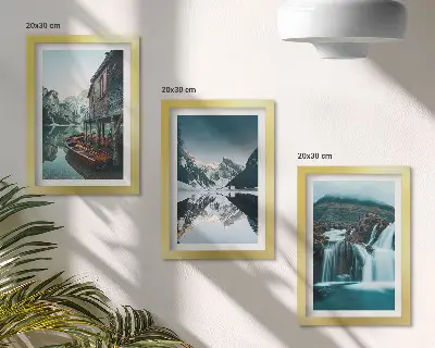 Fotowand mit Berglandschaften, Wasserfall und See
