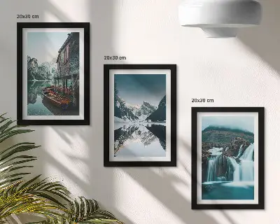 Fotowand mit Berglandschaften, Wasserfall und See