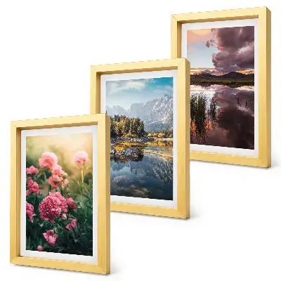 Bilderwand mit Blumen im Garten, Bergen und einer ruhigen Wasseroberfläche