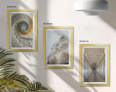 Fototapete die Wendeltreppe der Kathedrale mit Blick auf die Gebäudefassade und einen gefliesten Korridor