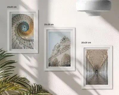 Fototapete die Wendeltreppe der Kathedrale mit Blick auf die Gebäudefassade und einen gefliesten Korridor