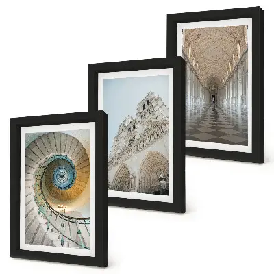 Fototapete die Wendeltreppe der Kathedrale mit Blick auf die Gebäudefassade und einen gefliesten Korridor