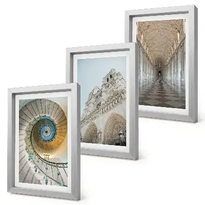 Fototapete die Wendeltreppe der Kathedrale mit Blick auf die Gebäudefassade und einen gefliesten Korridor