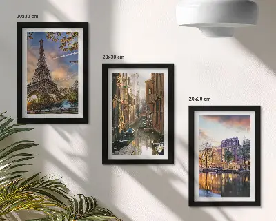 Bilderwand mit Motiven vom Eiffelturm, den Kanälen von Venedig und den Straßen von Amsterdam