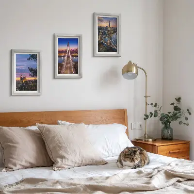 Bilderwand mit Stadtansichten von Brücken bei Sonnenuntergang