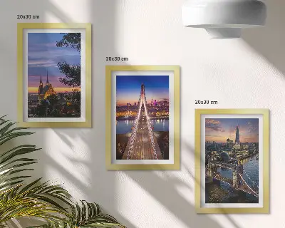 Bilderwand mit Stadtansichten von Brücken bei Sonnenuntergang