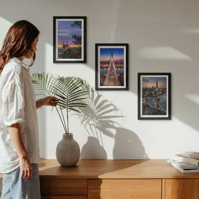 Bilderwand mit Stadtansichten von Brücken bei Sonnenuntergang