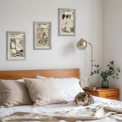 Bilderwand mit Retro-Blumenmotiven aus verschiedenen Städten der Welt