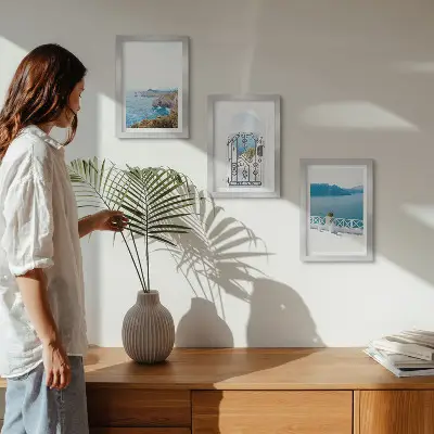 Bilderwand mit Meerblick und griechischer Architektur
