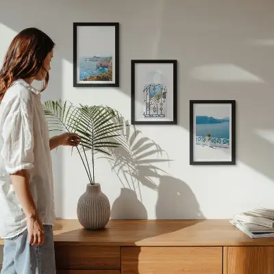 Bilderwand mit Meerblick und griechischer Architektur