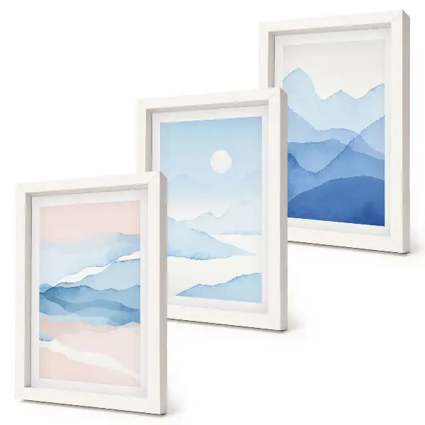 Fotowand mit aquarellierten blauen und rosa Berglandschaften