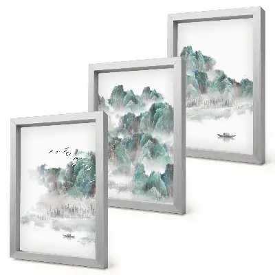 Bilderset mit Rahmen Berge in den Wolken mit Vögeln und einem Boot auf dem Wasser im Japandi-Stil