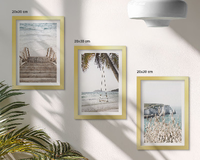 Bilderwand Strand mit Holztreppe und einer Schaukel am Meer