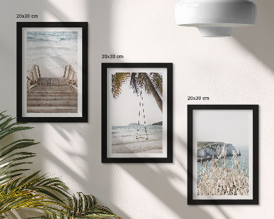 Bilderwand Strand mit Holztreppe und einer Schaukel am Meer