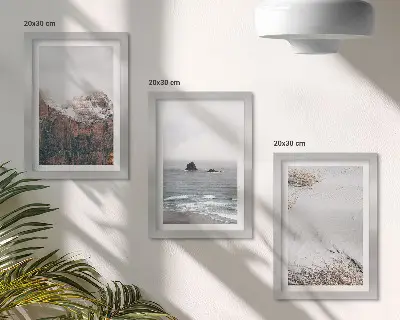 Bilderset mit Rahmen mit Motiven von Bergen, Wolken, Meer und Sand in natürlichen Farbtönen