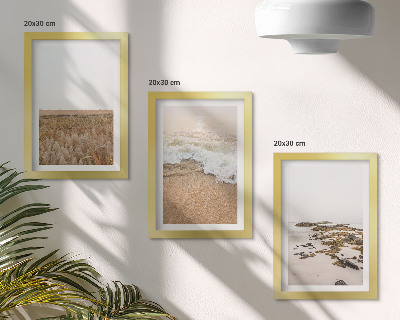 Bilderwand Strand mit Wellen und Kieselsteinen im Sommer