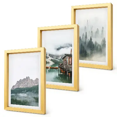Fotowand mit Motiv von Bergen, einem See, einer Hütte und Waldnebel