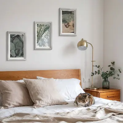 Bilderwand mit tropischen Pflanzen und sommerlichen Urlaubsakzenten