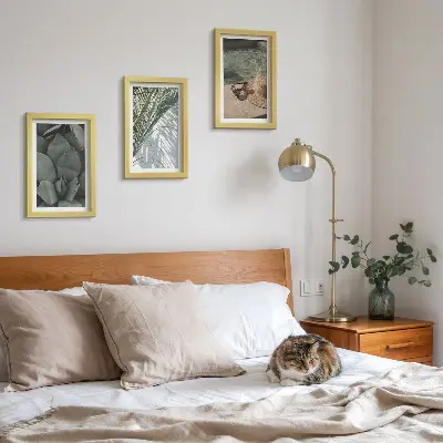 Bilderwand mit tropischen Pflanzen und sommerlichen Urlaubsakzenten