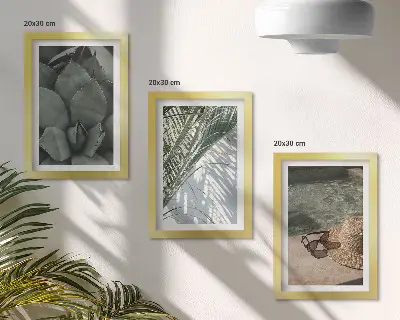 Bilderwand mit tropischen Pflanzen und sommerlichen Urlaubsakzenten