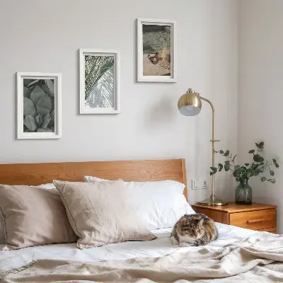 Bilderwand mit tropischen Pflanzen und sommerlichen Urlaubsakzenten