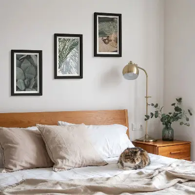 Bilderwand mit tropischen Pflanzen und sommerlichen Urlaubsakzenten