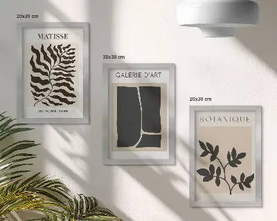 Fotowand mit minimalistischen Postern, Pflanzenmustern und abstrakten Motiven