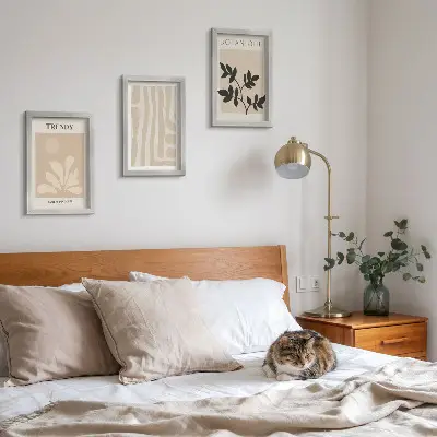 Bilderwand mit stilvollen Pflanzenmustern in Beige- und Schwarztönen