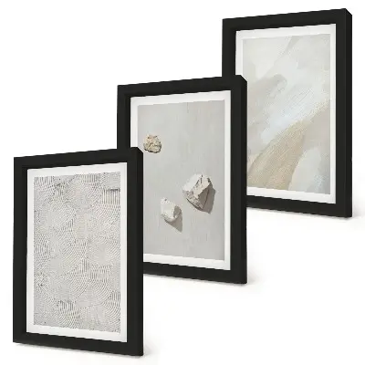 Bilderwand mit Sand, Steinen und modernen Farbstrukturen