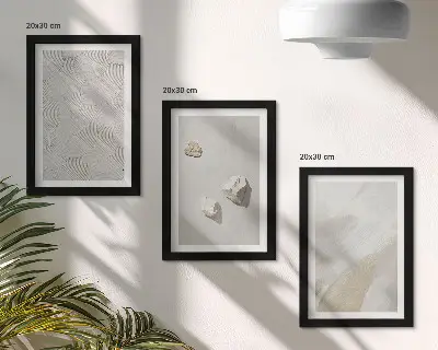 Bilderwand mit Sand, Steinen und modernen Farbstrukturen