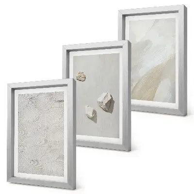 Bilderwand mit Sand, Steinen und modernen Farbstrukturen