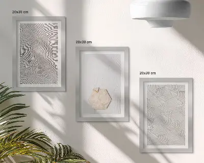 Bilderwand mit leichten Strukturen im Sand im zarten Boho-Stil