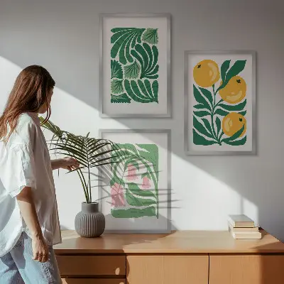 Gerahmtes Bilderset mit minimalistischen Pflanzenmotiven
