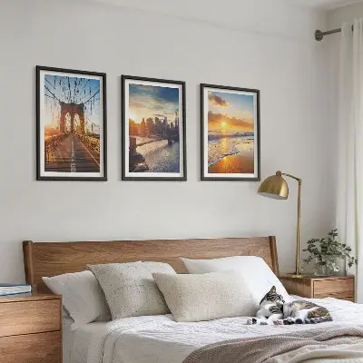 Gerahmtes Bilderset mit Motiven von Brücken, Sonnenuntergängen und Städten