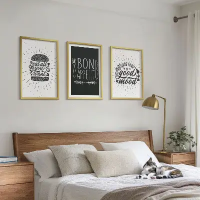 Gerahmtes Bilderset mit Grafiken von Lebensmitteln und kulinarischen Slogans