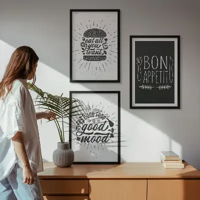 Gerahmtes Bilderset mit Grafiken von Lebensmitteln und kulinarischen Slogans