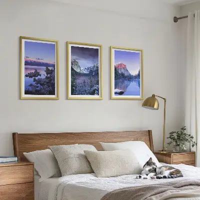 Bilder-3er-Set mit Rahmen mit Berglandschaften, Sonnenuntergang und Wasser