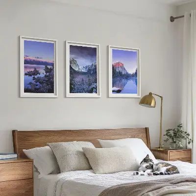Bilder-3er-Set mit Rahmen mit Berglandschaften, Sonnenuntergang und Wasser