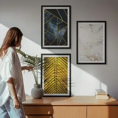 Gerahmtes Bilderset mit geometrischen Mustern und Vegetation