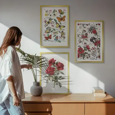 Gerahmtes Bilderset Schmetterlinge mit Blumen und roten Rosen