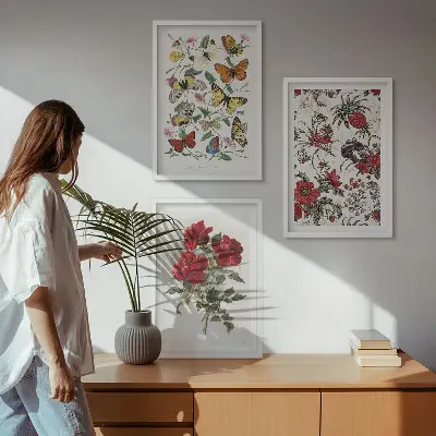 Gerahmtes Bilderset Schmetterlinge mit Blumen und roten Rosen