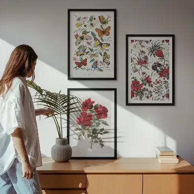 Gerahmtes Bilderset Schmetterlinge mit Blumen und roten Rosen