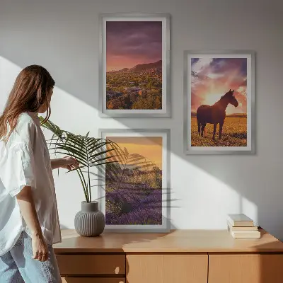 Berglandschaft mit einem Pferd gerahmtes Bilderset
