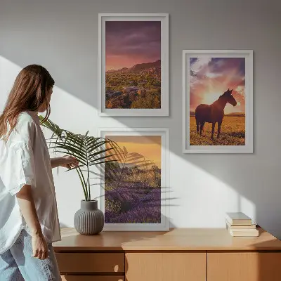Berglandschaft mit einem Pferd gerahmtes Bilderset